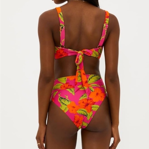 BEACH RIOT BIKINI SET!! - Picture 4 of 16